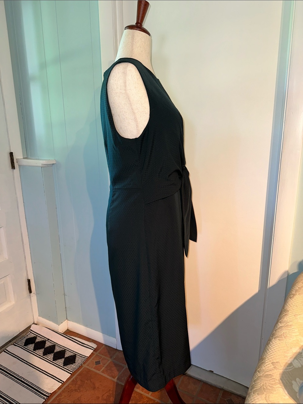 Ann Taylor Sleeveless Deep Green Tie-Front Midi Dress - Picture 4 of 6